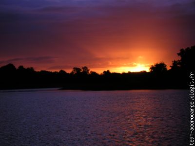 Crépuscule sur le lac du barrage de la Bultière
